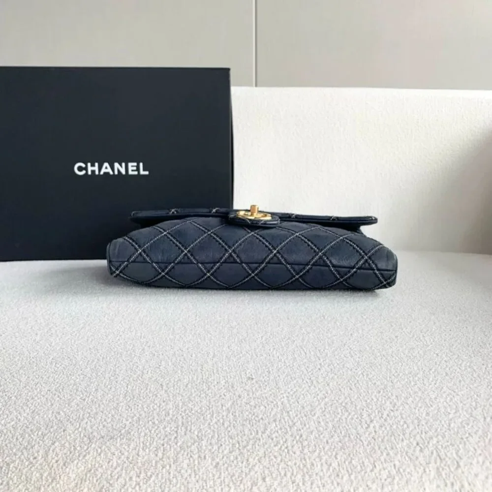 CHANEL brand color